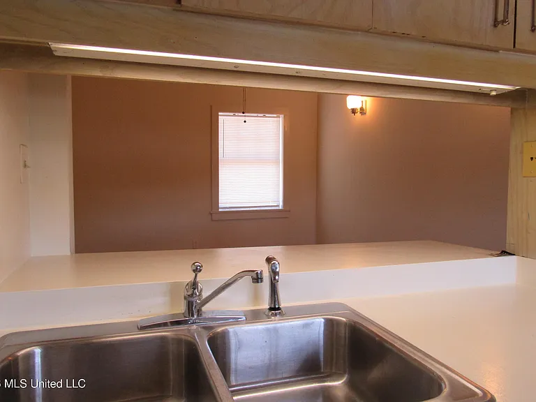 931 E Fortification St — Photo 15