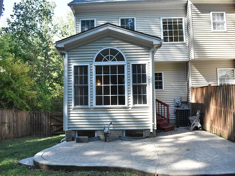 711 Galway Ln — Photo 40