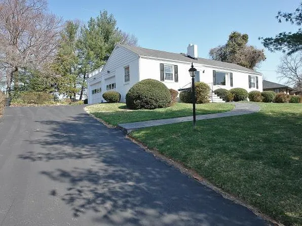 3315 Woodland Dr, Roanoke, VA 24018