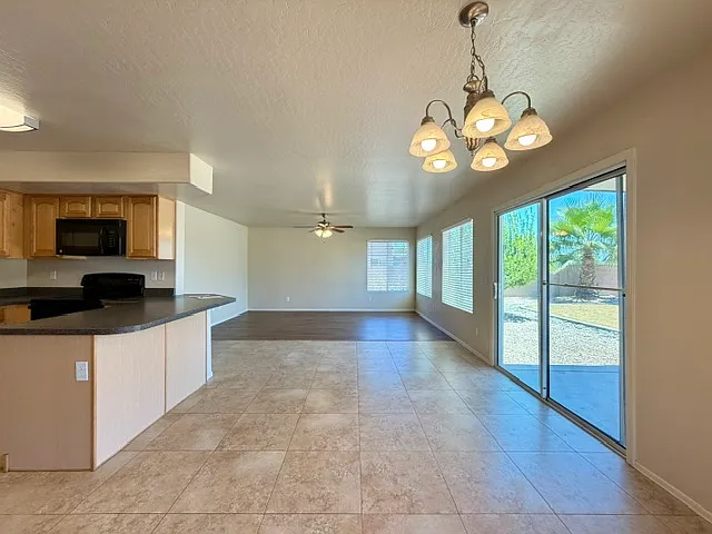 11624 N 151st Ln — Photo 7