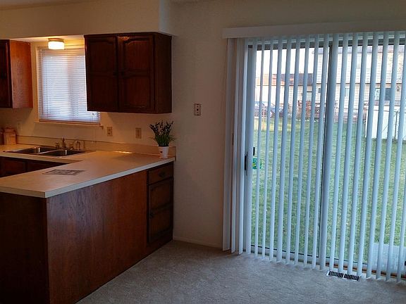 3rd image of 901 Burlington Dr