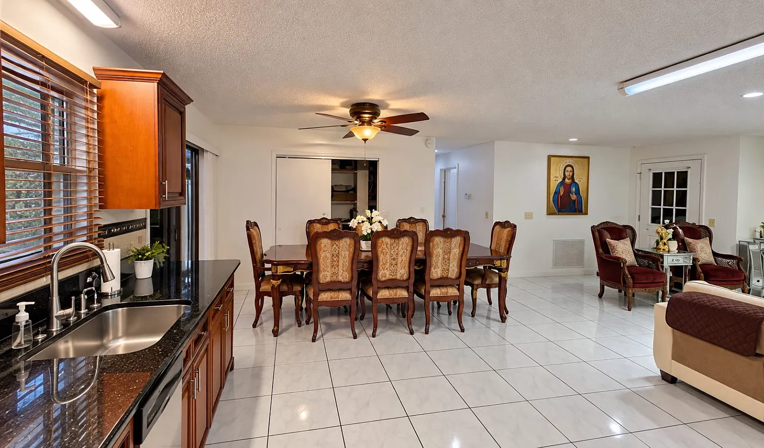 3 bed, 1236 sqft, $2,495 — Photo 4
