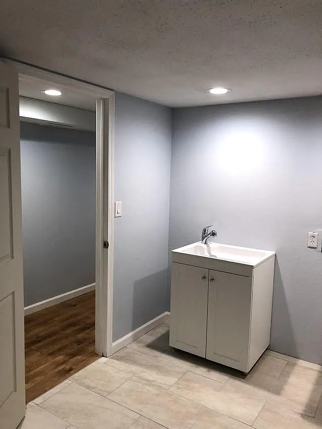 4 bed, 2400 sqft, $3,500 — Photo 3