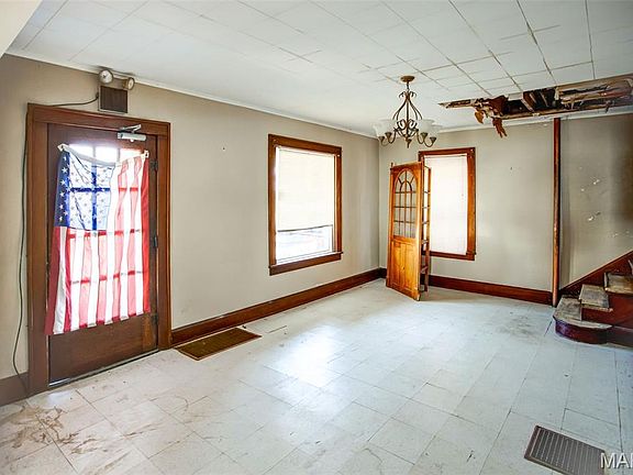 5th image of 208 N County Rd