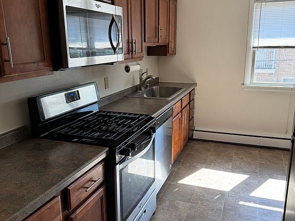3rd image of 1005 Haywood Dr #2