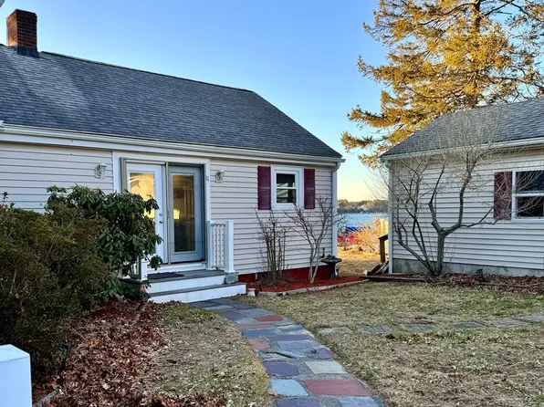 11 Wallace Point Rd, Buzzards Bay, MA 02532