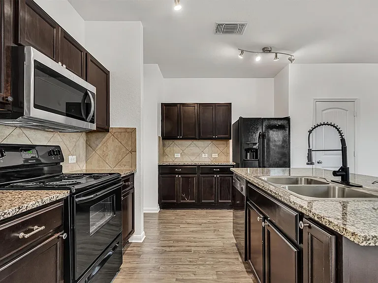 12304 Jamie Dr — Photo 6