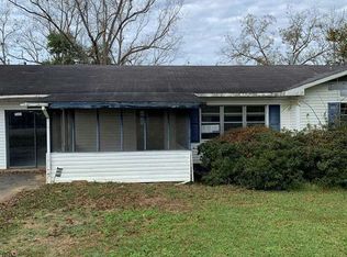 102 Staten Cir, Alma, GA 31510