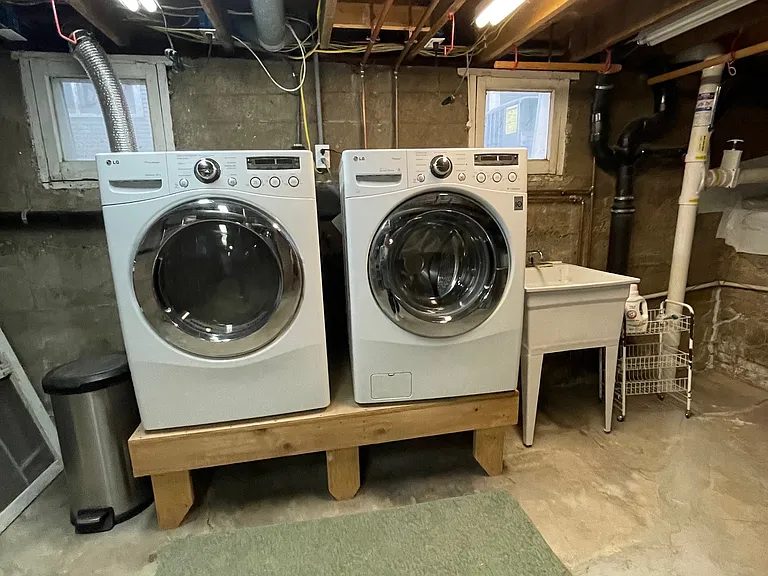 Washer/Dryer in the basement.