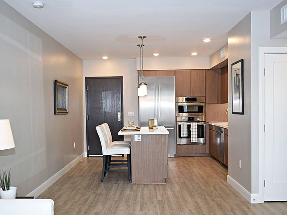 5th image of 1830 Columbia St #310