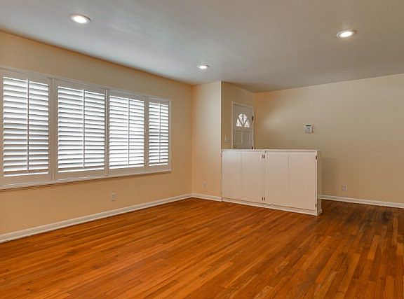 3rd image of 1301 Camellia Ave