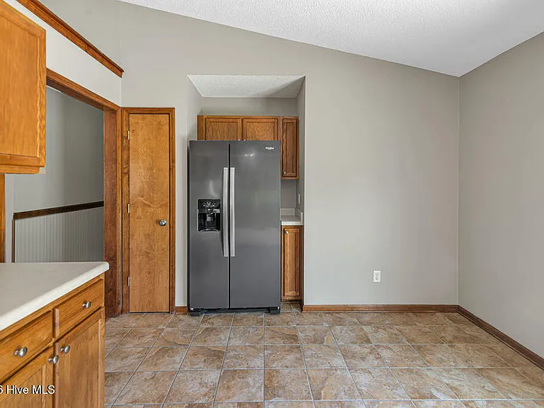 304 Gaston Ct — Photo 12
