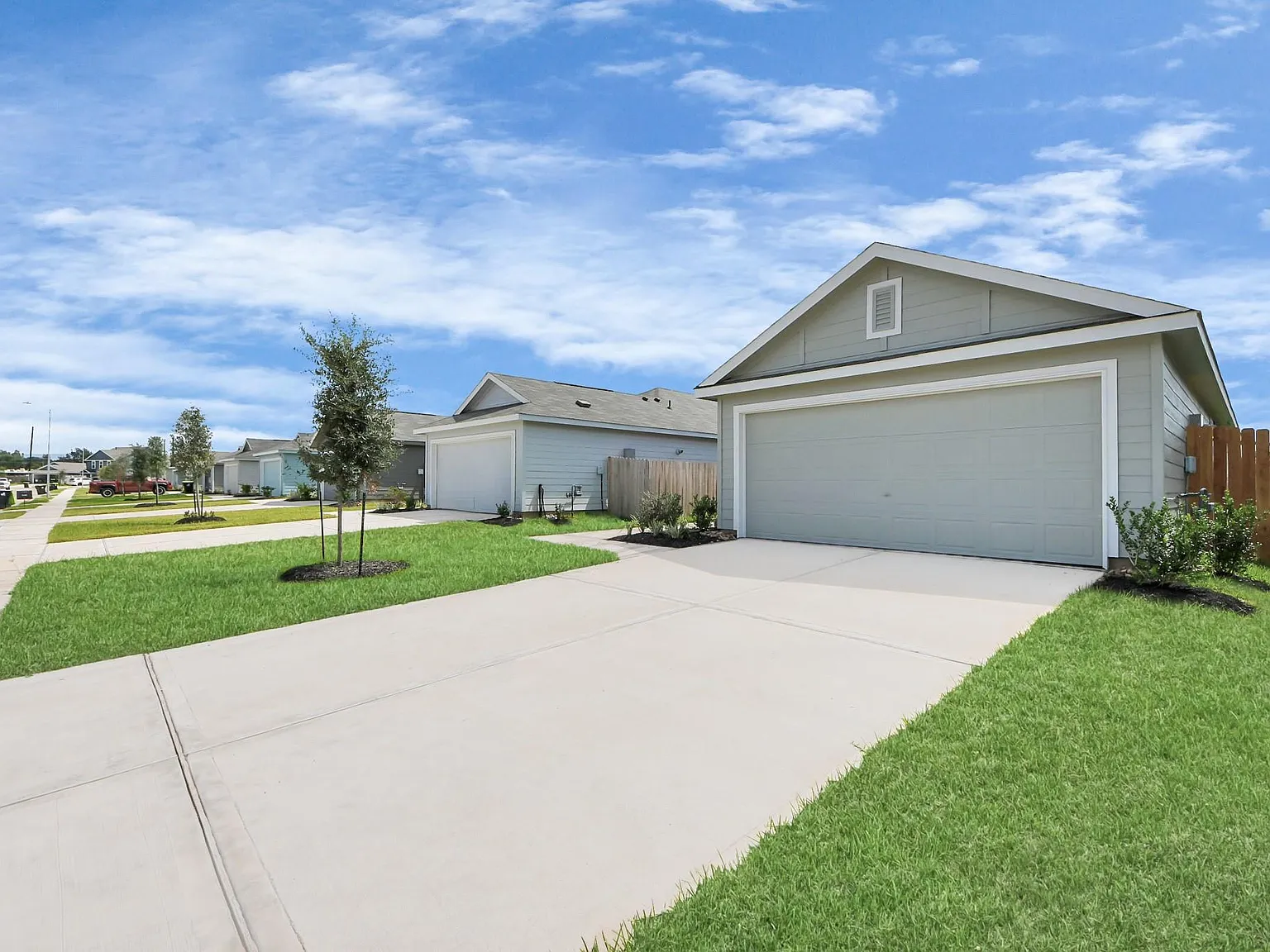 3 bed, 2.0 bath, 1402 sqft, $1,675 — Photo 2