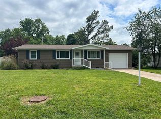 419 Davis Dr, Monett, MO 65708