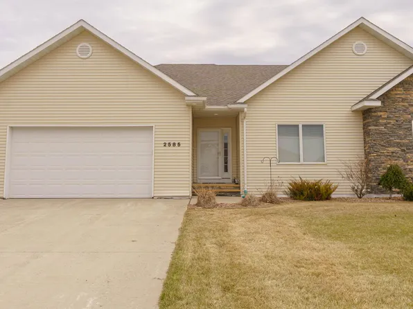 2585 Augusta Dr, Grand Forks, ND 58201