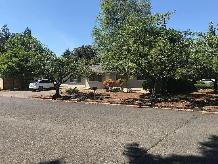 1595 Amberland Ave — Photo 3