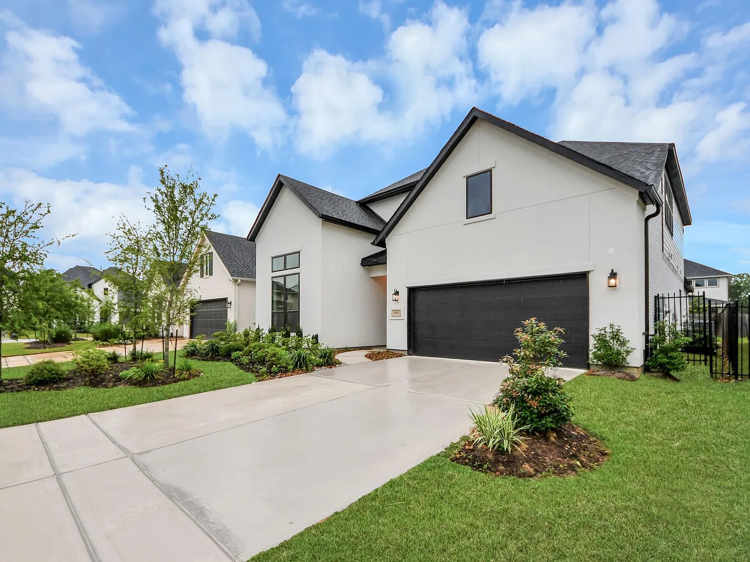 4 bed, 3.0 bath, 2930 sqft, $4,800 — Photo 4