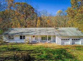 95 Walnut Valley Rd, Columbia, NJ 07832