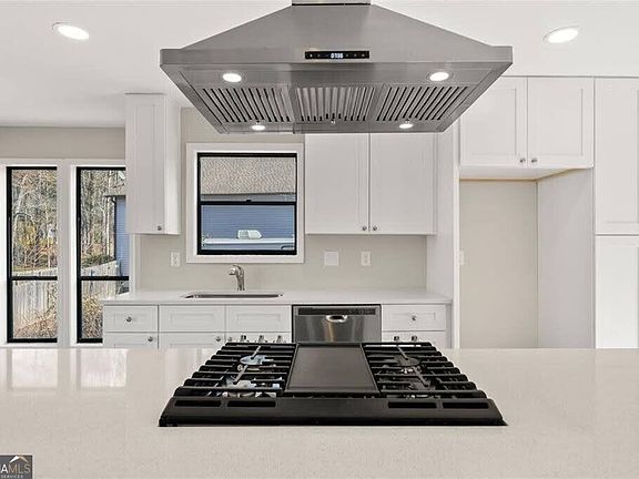3rd image of 2673 Deerfield Cir SW