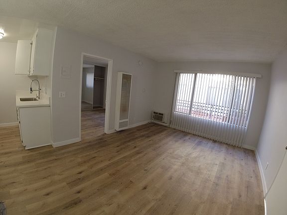2nd image of 542 1/2 S Hobart Blvd #C