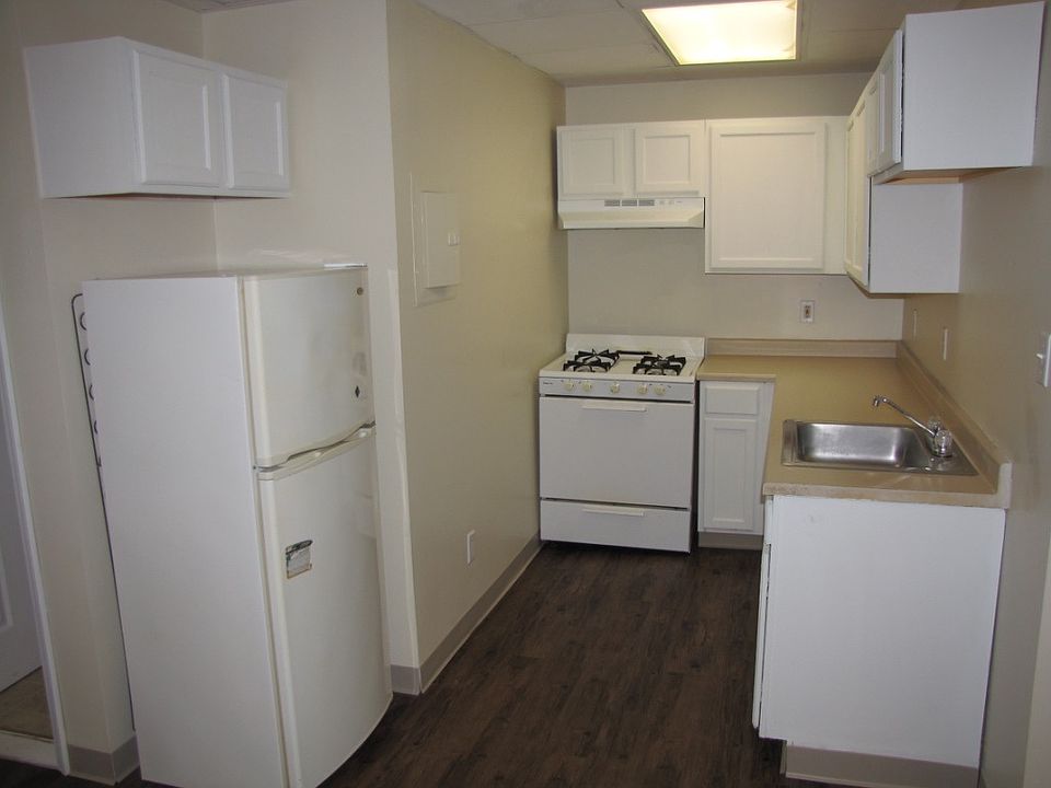 2nd image of 2520 Elmwood Ave APT 1