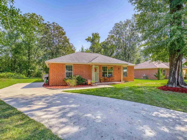 4504 Edgewood Dr, Milton, FL 32583