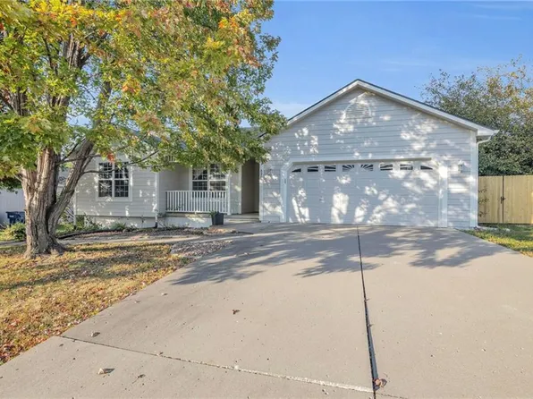 826 E 12th St, Eudora, KS 66025