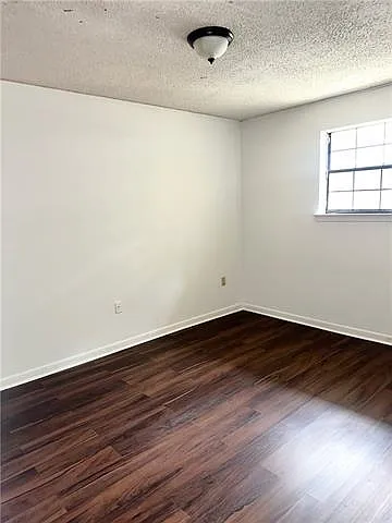 3 bed, 2.0 bath, 1550 sqft, $1,700 — Photo 2