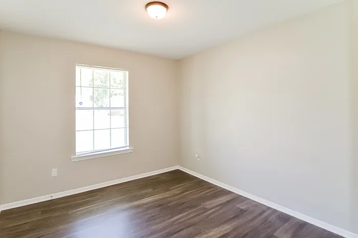 813 N Burbank Dr — Photo 7