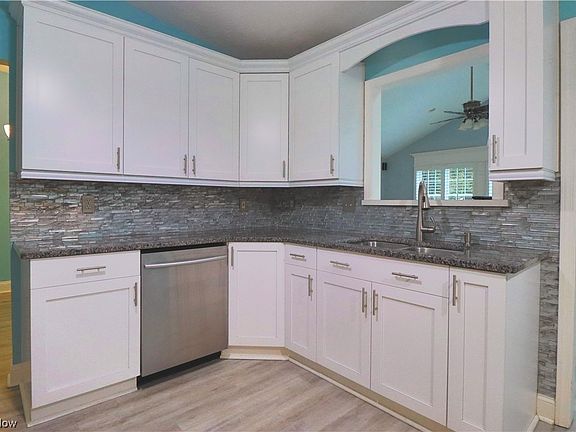 2nd image of 5776 Redwood Ct