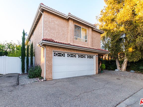 3rd image of 20905 Gault St