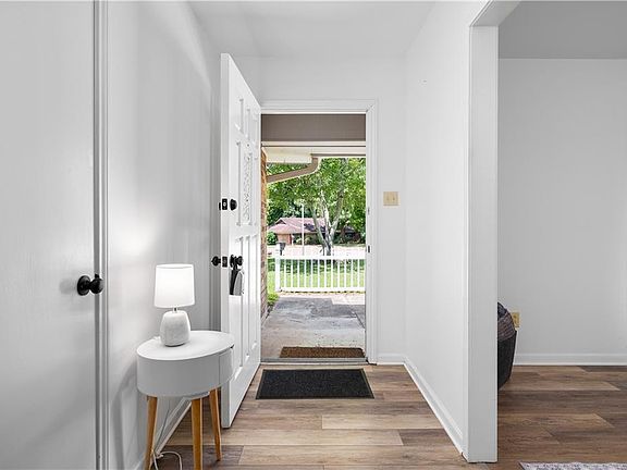 4th image of 111 Lodge Hill Cir