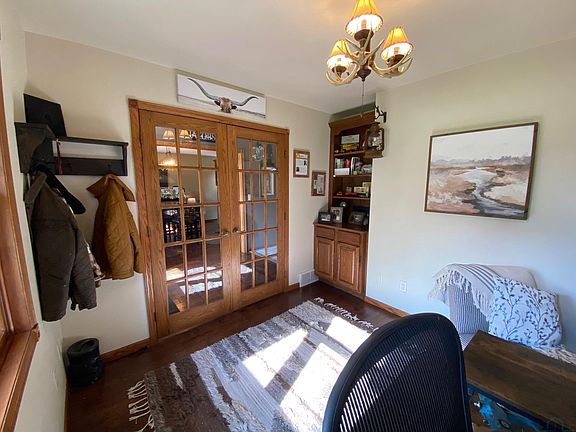 5th image of 212 Alpine St