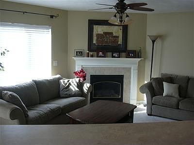 LIVING ROOM W/FIREPLACE