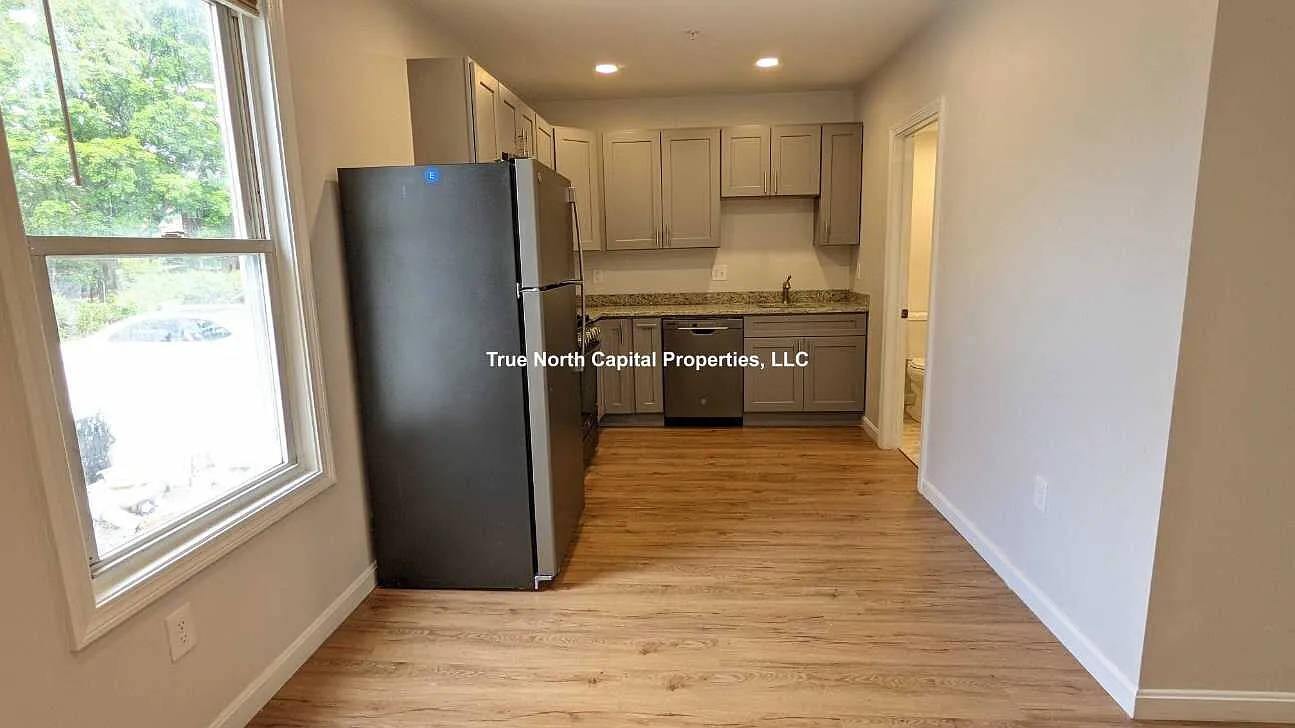 3 bed, $3,495 — Photo 4