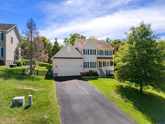 3rd image of 921 Crosscreek Dr