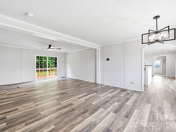 4th image of 1006 Canada Dr