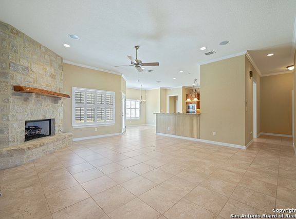 3rd image of 636 Acorn Dr