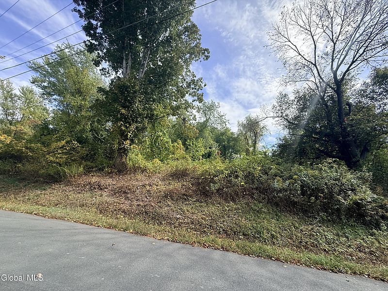 3rd image of 20 Dusenberry Lane