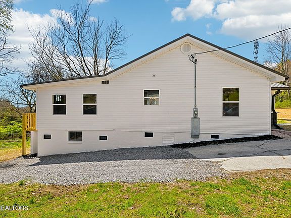3rd image of 2710 Greenway Dr