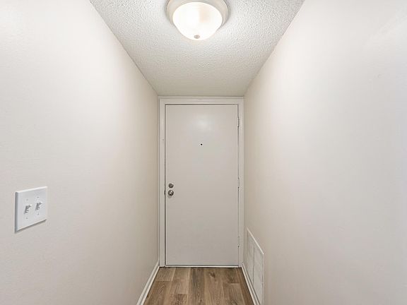 3rd image of 8831 Glenwood St #10