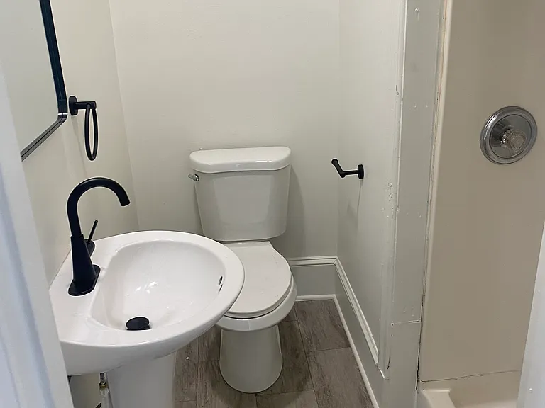128 N Pine St #1 — Photo 5