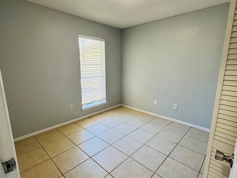 214 Portsmouth Dr — Photo 27