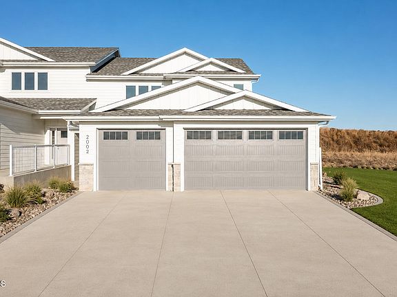 2nd image of 2002 Prairie Hawk Dr
