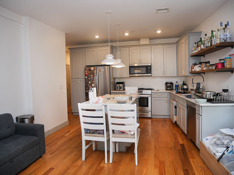 1st image of 15 Maywood St #3