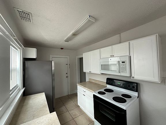 2nd image of 136 Avenue C NE APT 3