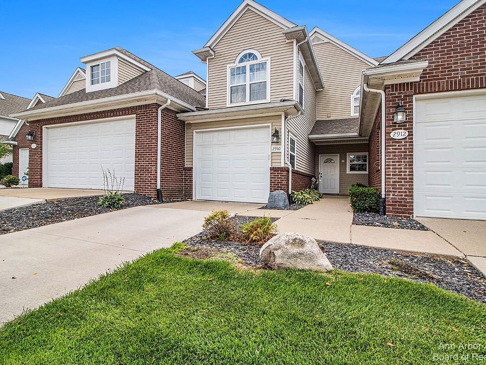1st image of 2910 N Knightsbridge Cir