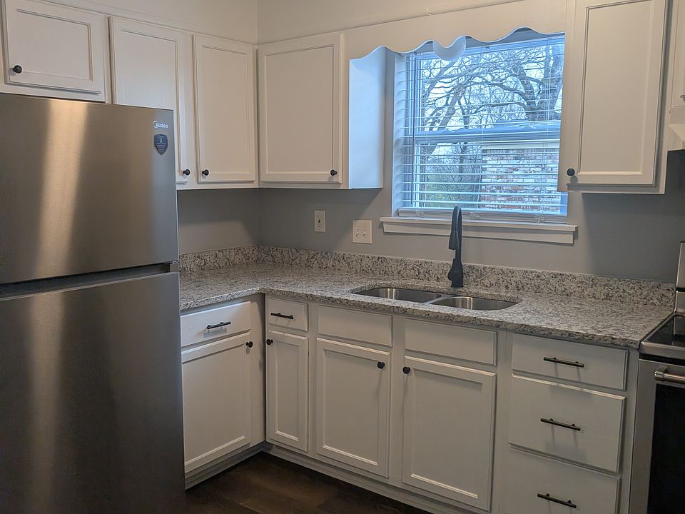 1st image of 905 W Scenic Dr