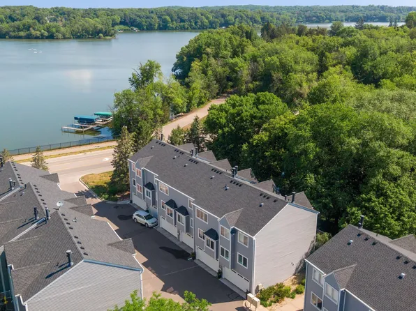 1555 W Wayzata Blvd APT E, Long Lake, MN 55356