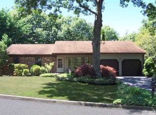 36 Sabre Dr, Selden, NY 11784